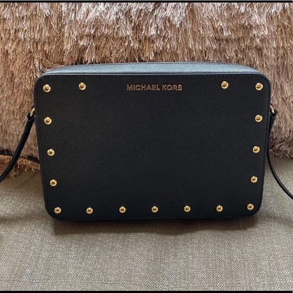 Michael Kors Handbags - NWOT Michael Kors Crossbody